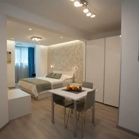 Apartment Lovret Flowers