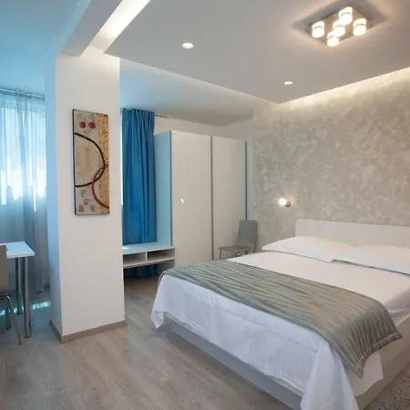 Apartment Lovret Flowers